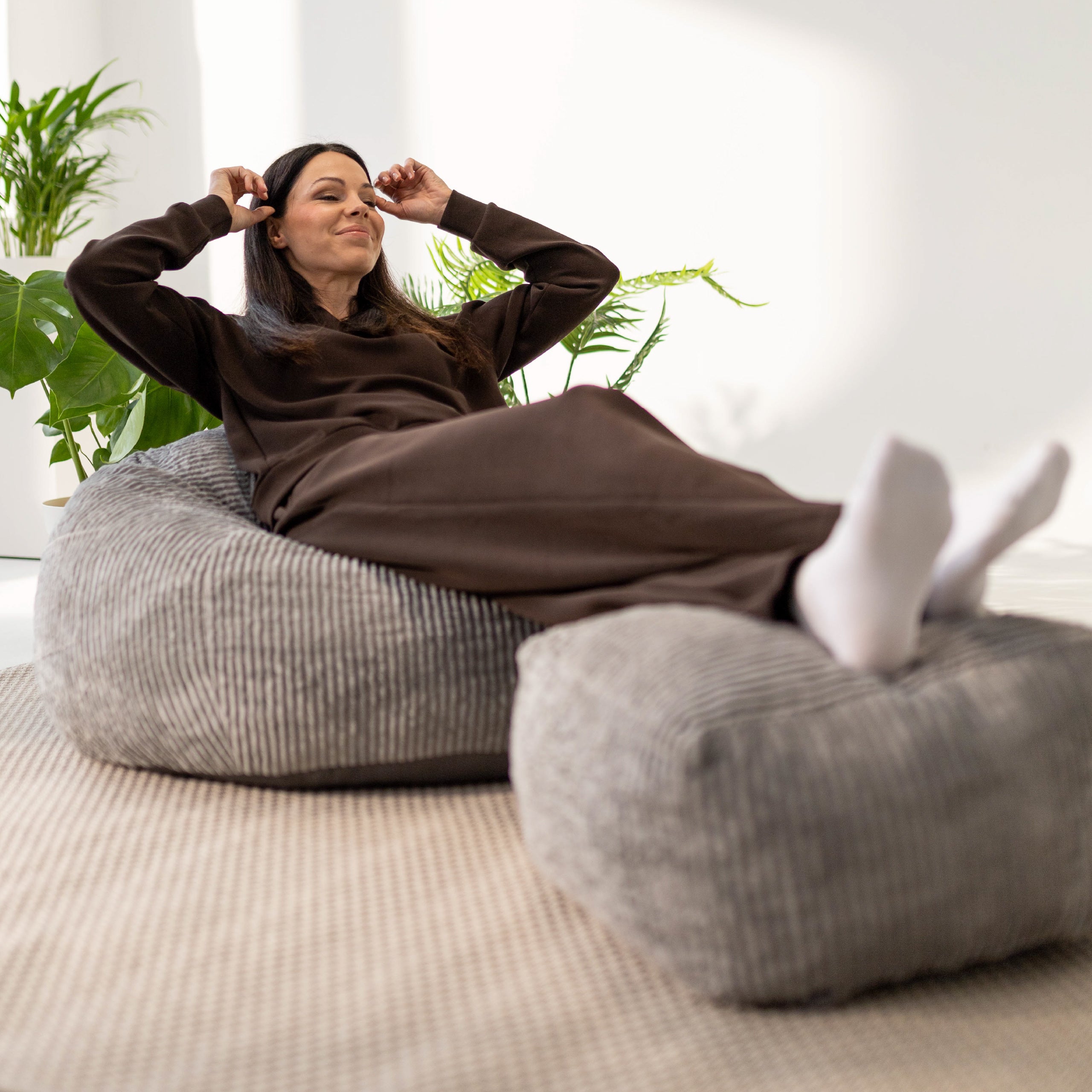 Kordový kreslo-puf s podnožkou Mark Adler Comfy 3.0 Grey