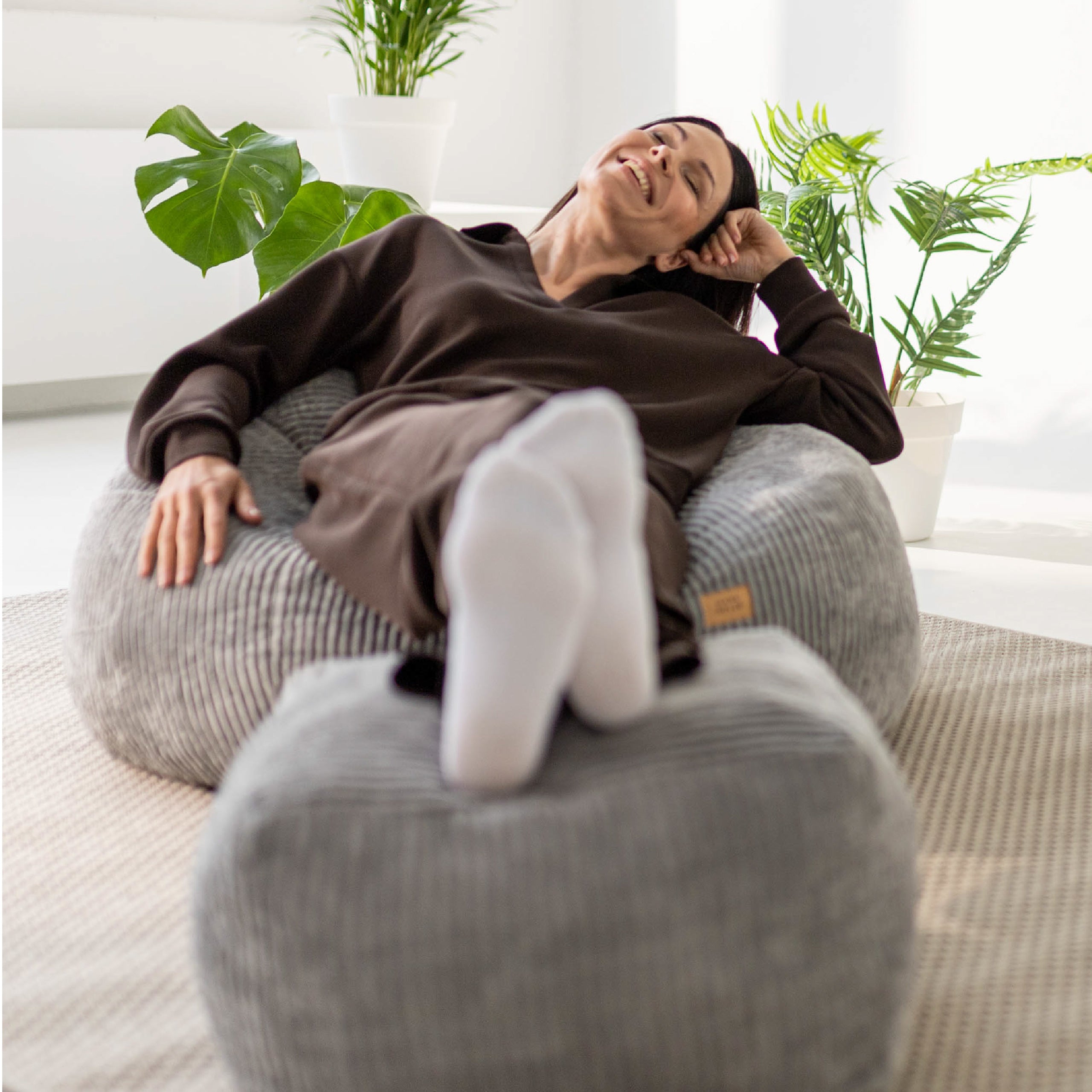 Kordový kreslo-puf s podnožkou Mark Adler Comfy 3.0 Grey