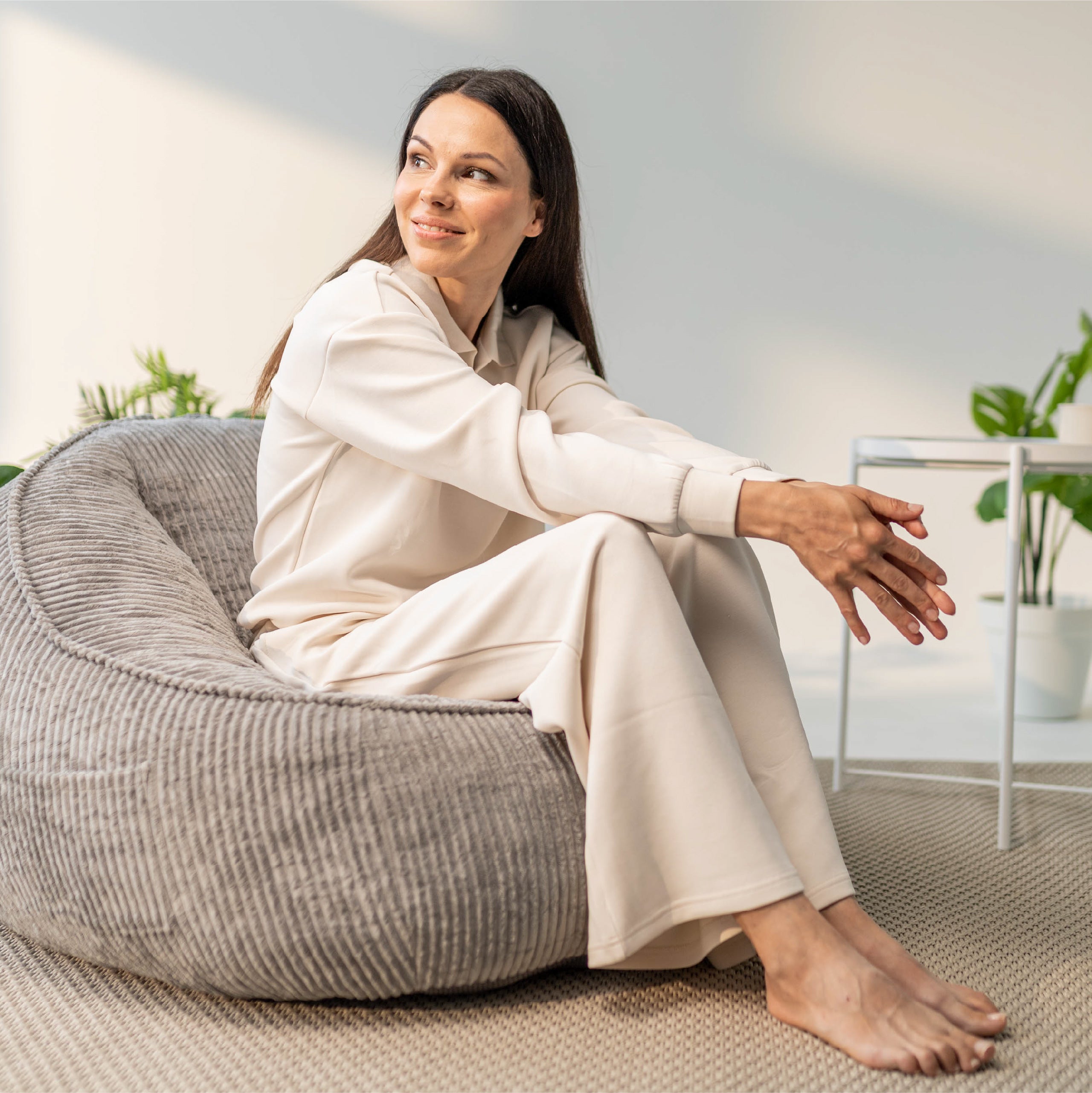 Kreslo-puf s operadlom z kordového materiálu Mark Adler Comfy 4.0 Grey