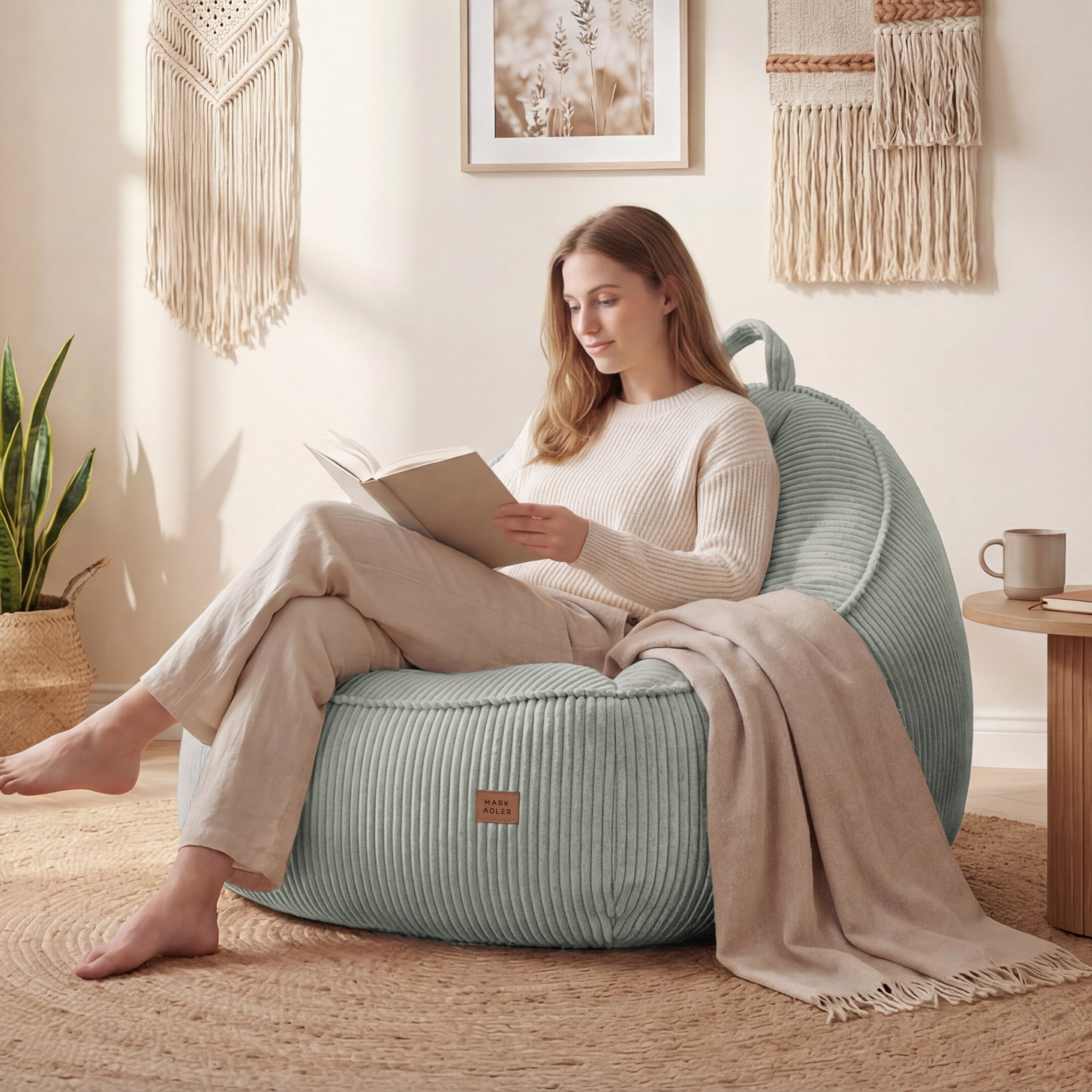 Kreslo-puf s operadlom z manšestru Mark Adler Comfy 4.0 Sage