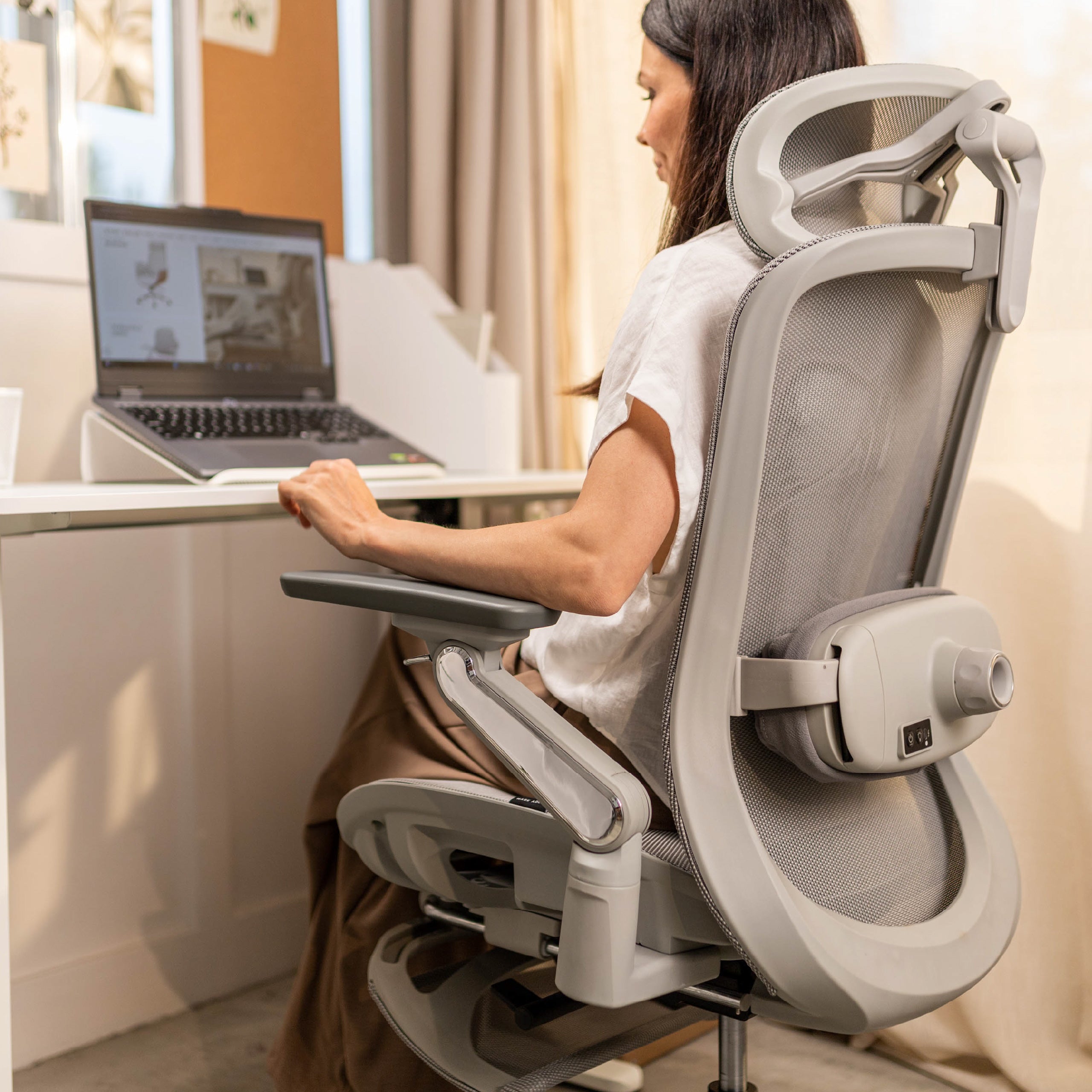 Ergonomické kreslo s masážou Mark Adler Leadpro 8.7 Grey